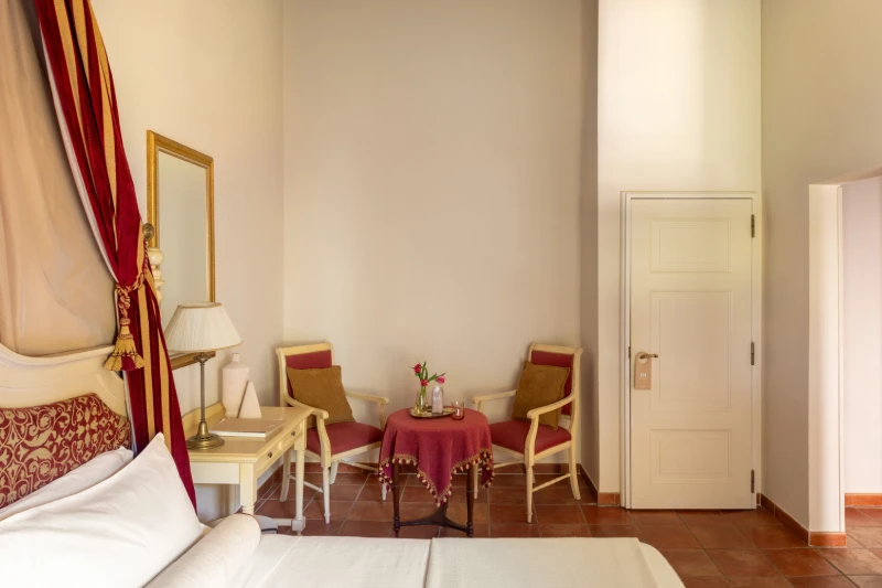 Refined room in Tuscany with lounge corner, small table and armchairs, classic furnishings and intimate atmosphere near Siena - Castello di Leonina, BZAR hotels in Tuscany