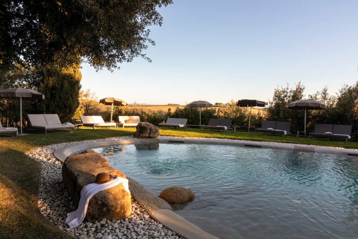 Piscina con vista sulle colline Senesi - Castello di Leonina, BZAR hotels in Toscana